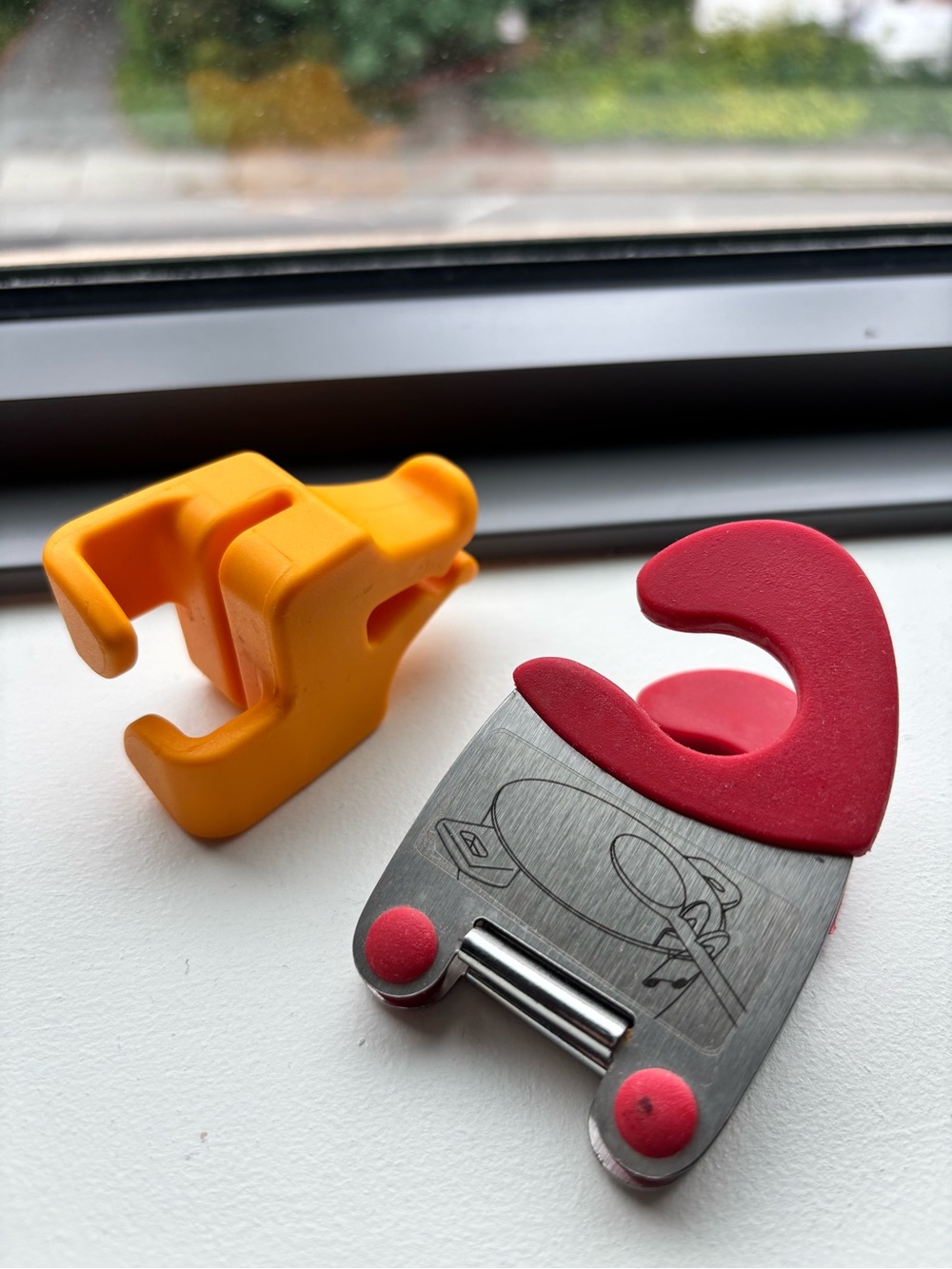 Red and Orange spoon holder for pan